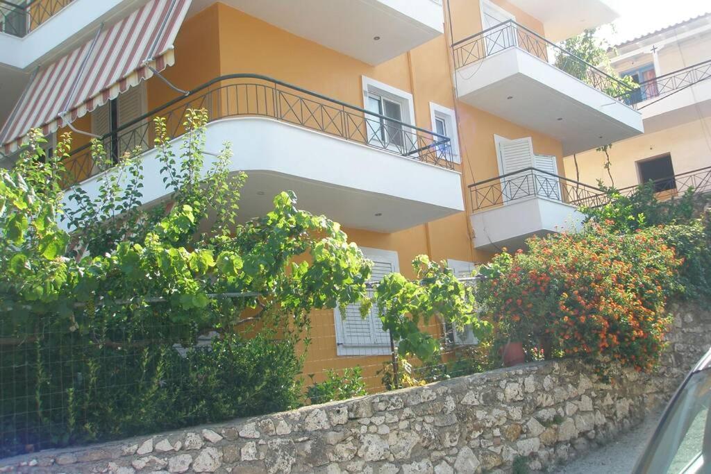 Lina'S Apartment Himarë Dış mekan fotoğraf